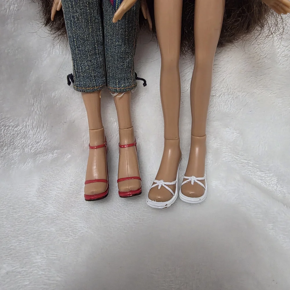 Vintage 2004 Bratz Funk Out Yasmin Duo with Original Outfit and Shoes - Picture 9 of 10